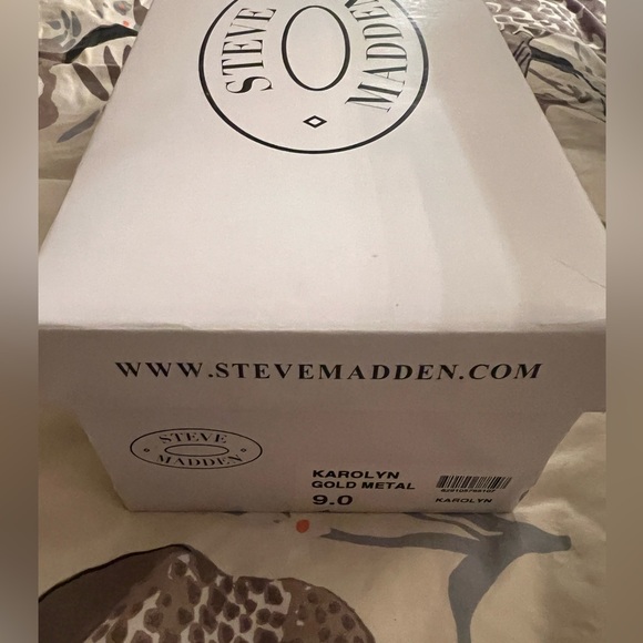 BRAND NEW IN BOX Steve Madden Karolyn Slides Sandals GOLD Metal Size 9 comfy - Picture 4 of 12